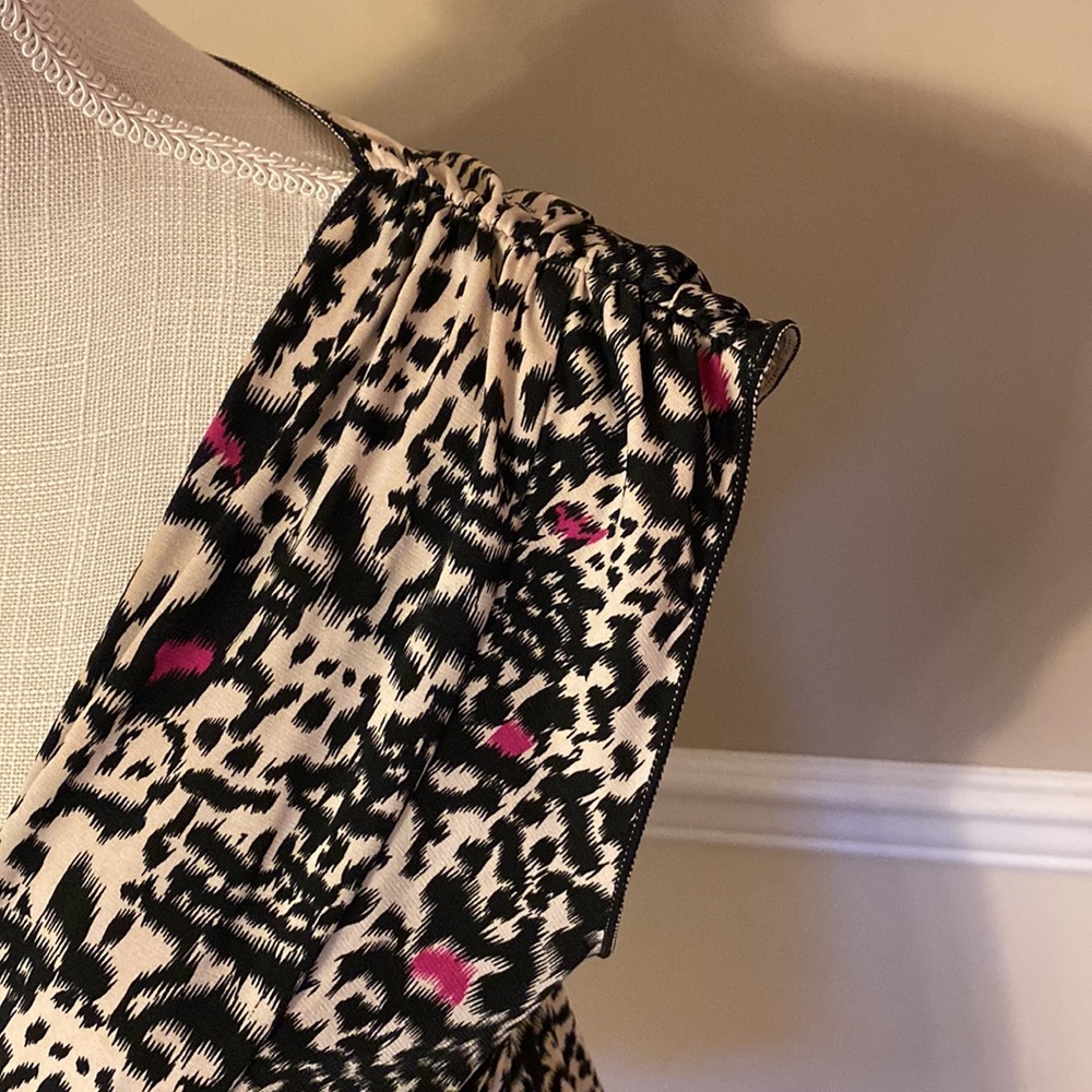 *5/$20* Women’s Dressy Blouse - Picture 4 of 4